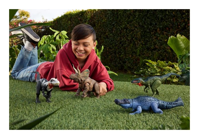 Jurassic World Rebirth Gigantic Thrashers Chilantaisaurus Figure