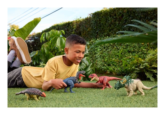 Jurassic World Rebirth Wild Roar Utahraptor Figure