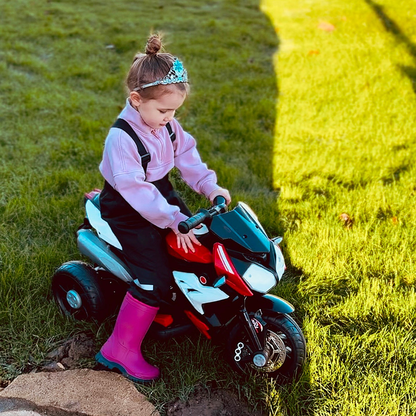 HOMCOM Kids 6V Electric Ride On Motorcycle Electric Motorbike w/ Lights Music Horn 3 Wheel Outdoor Play Toy for 3-5 Years Red